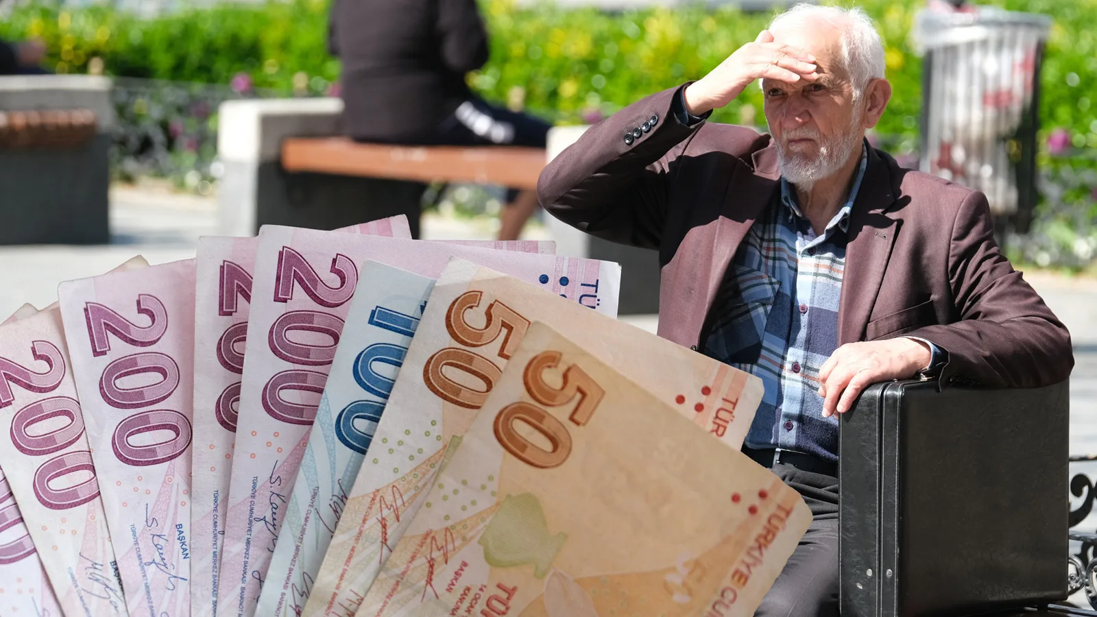 Emekliler için maaşlarda büyük kesinti tehlikesi!