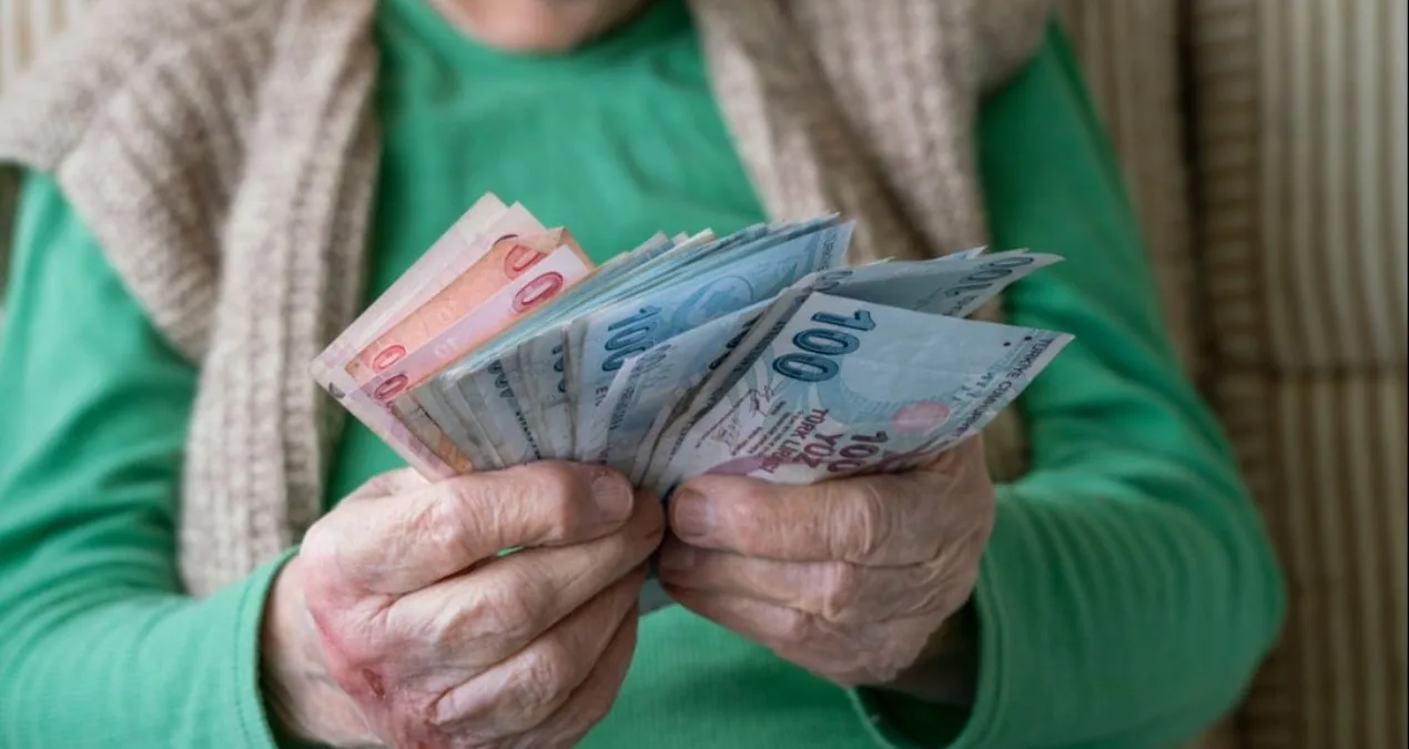 Emekliler Kuyrukta, Saray Günde 85 Milyon Harcıyor!