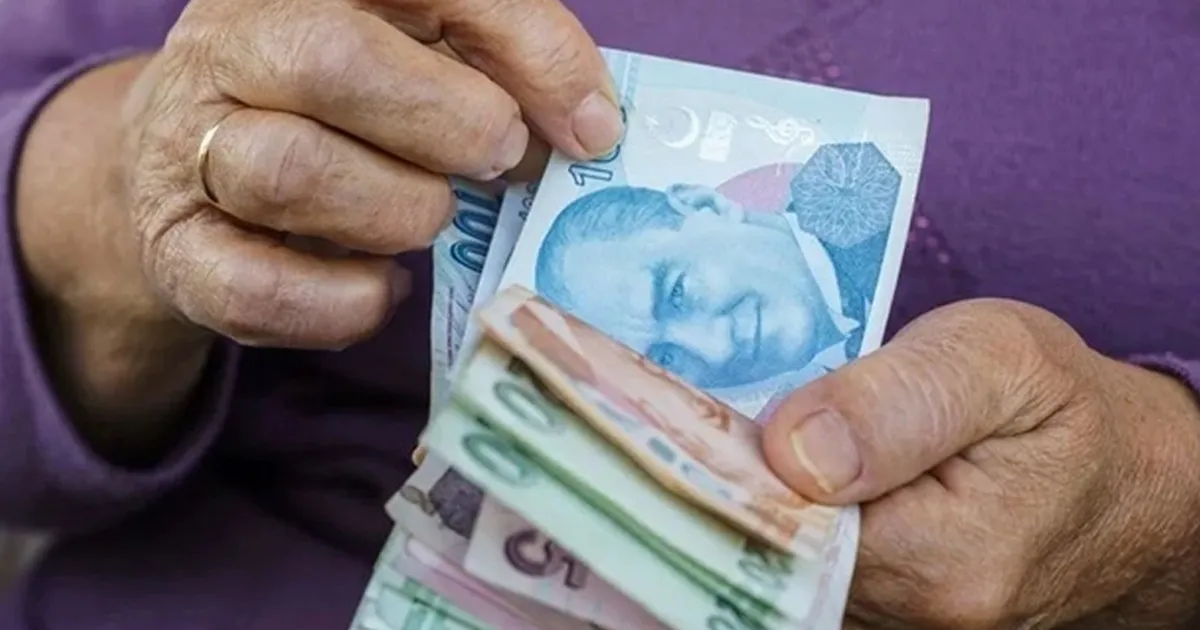 Emeklilere Müjde: Zam Farkları Hesaplara Yatıyor!