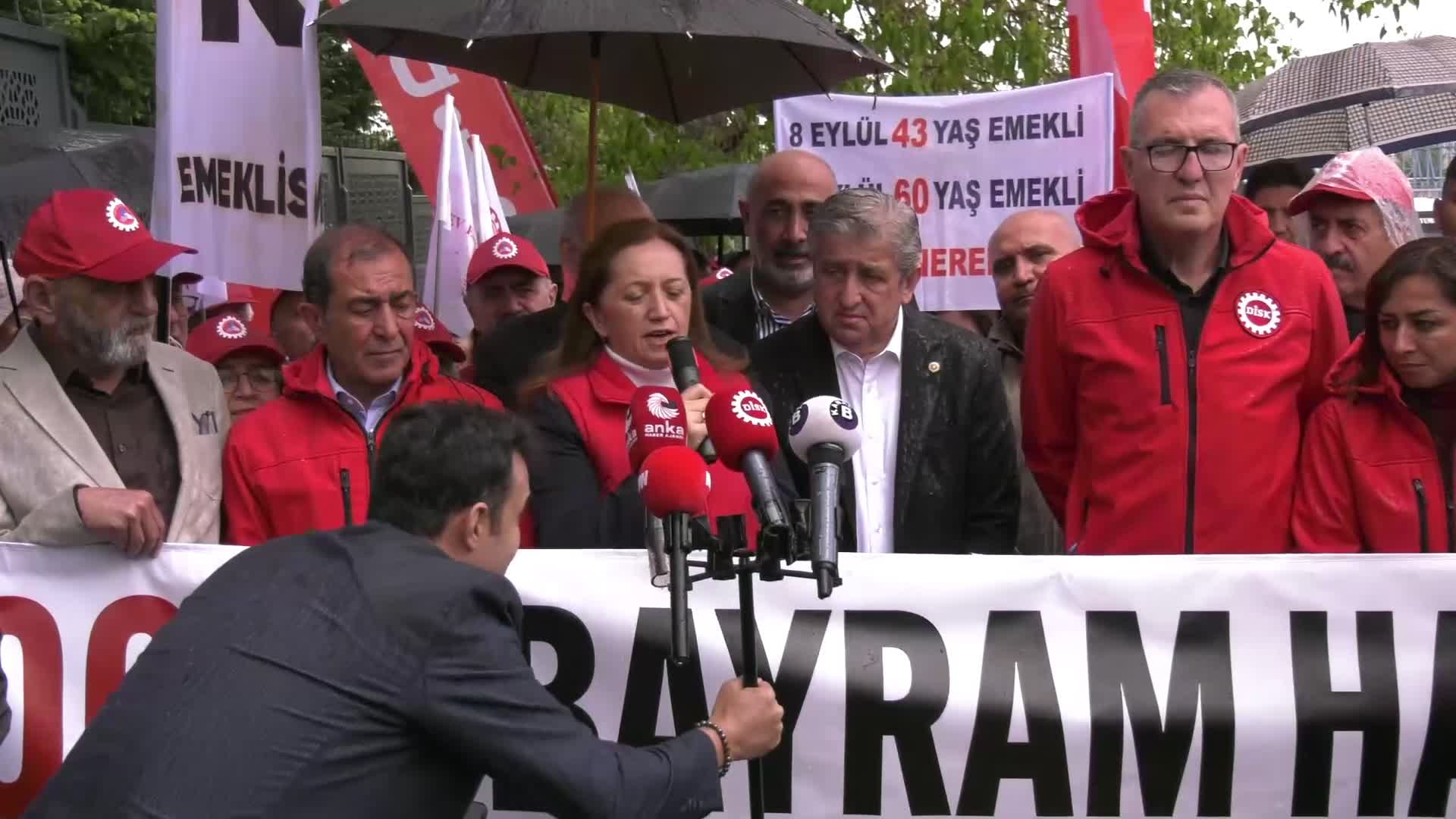 Emeklilere Yılda Dört İkramiye Talebi