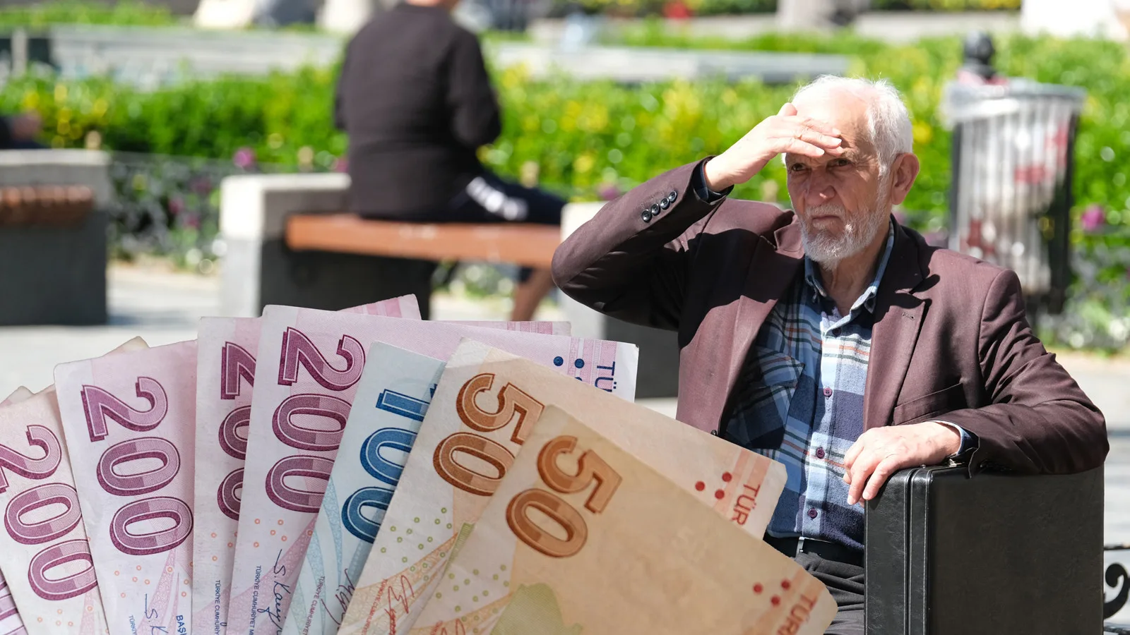Emeklilerin Bayram İkramiyesi Ne Kadar Olacak?