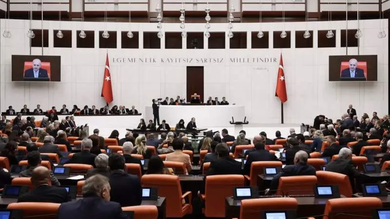 Emekliye İkramiye Tartışması: Değer mi, Değmez mi?
