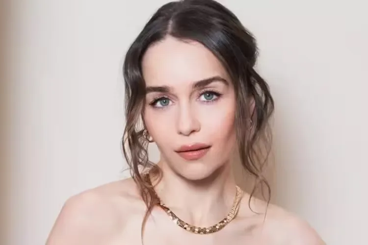 Emilia Clarke: Sette Kaburgam Kırıldı!