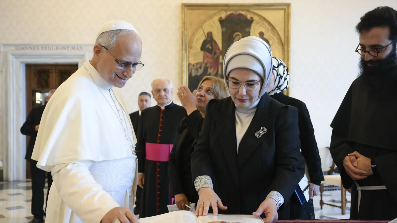 Emine Erdoğan, Papa ile Gazze’yi Görüştü