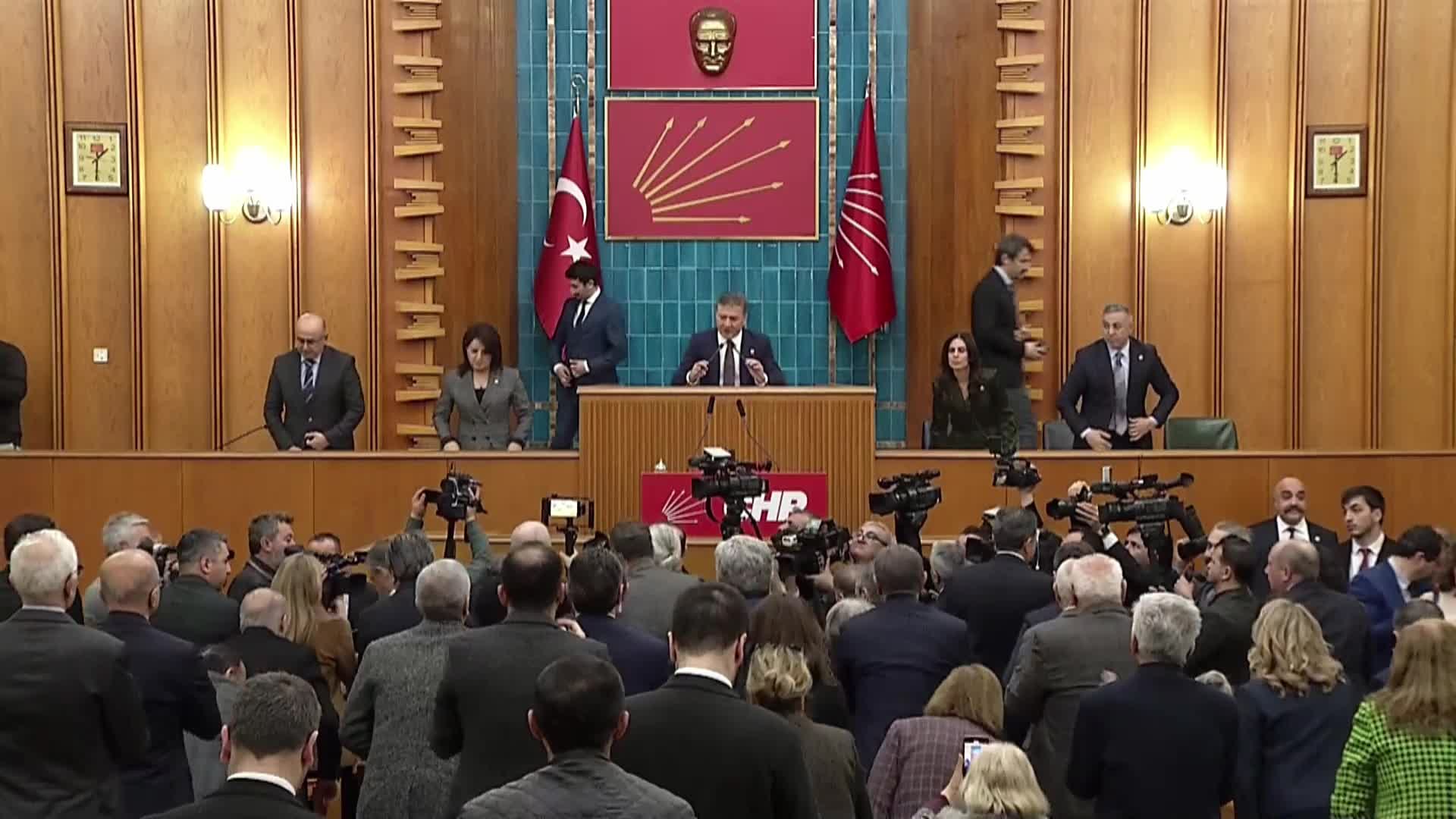 Emine Ülker Tarhan, CHP’ye Döndü!