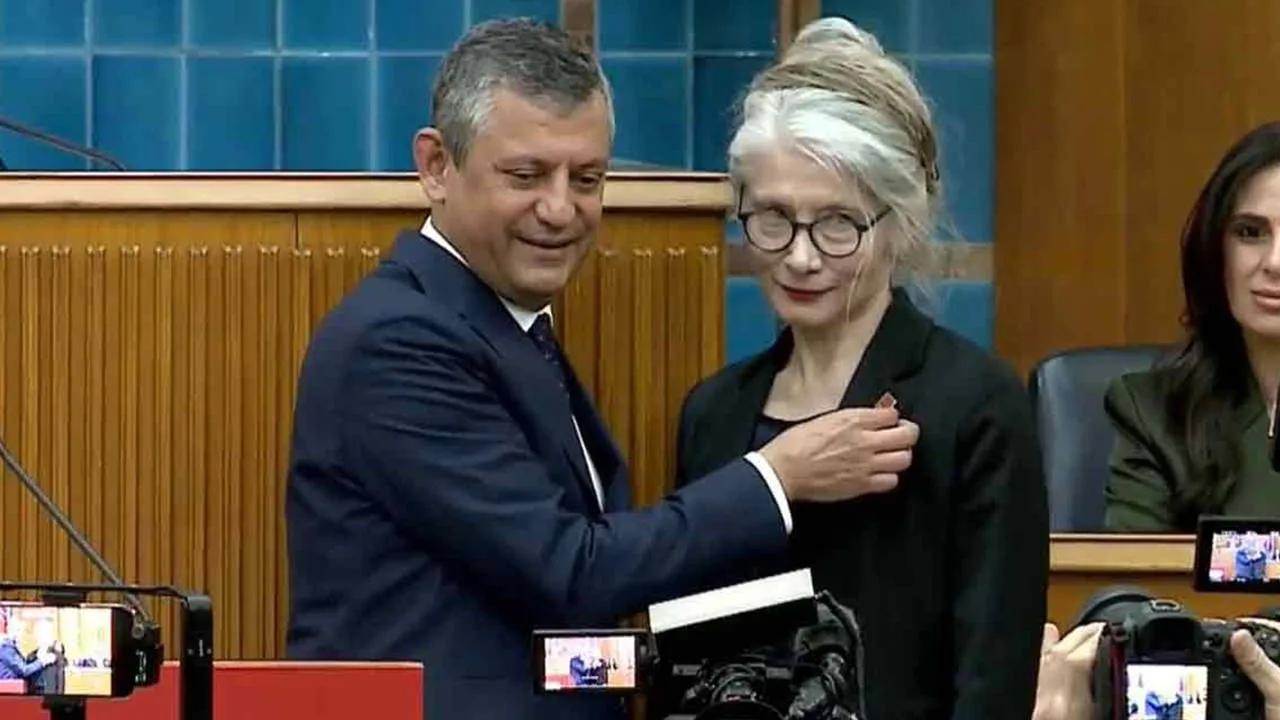 Emine Ülker Tarhan, CHP’ye Geri Döndü!