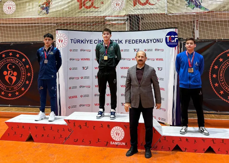 Emirhan Danış, Trampolinde Altın Madalya Kazandı!