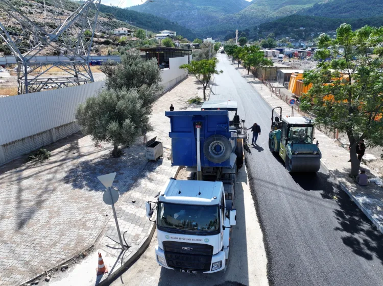 Emlakdere’de 2 Kilometre Sıcak Asfalt Tamamlandı
