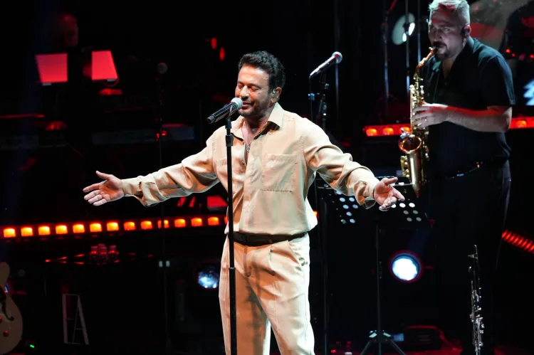 Emre Altuğ, Bursa Festivali’nde Coşku Dolu Gece