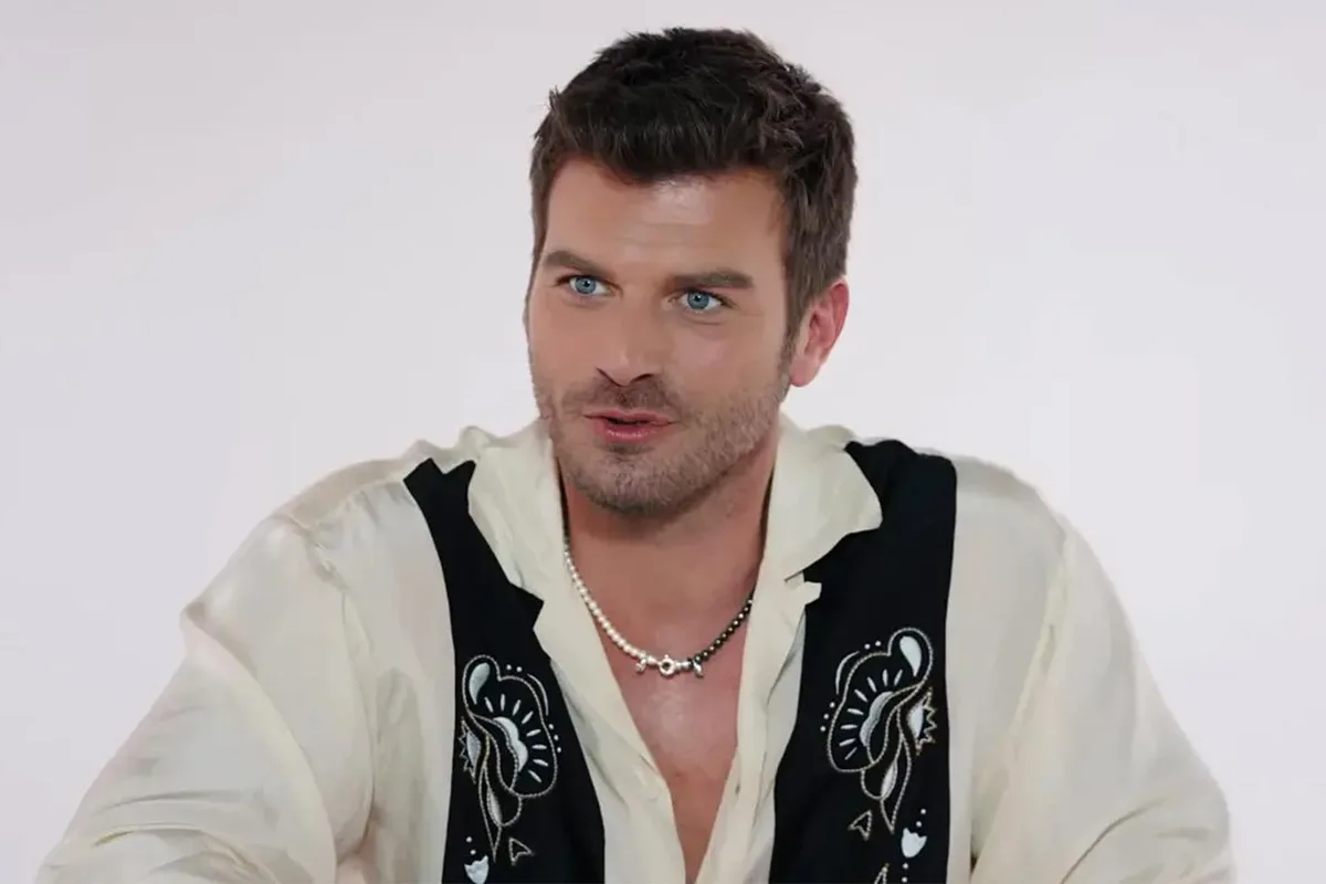 Emre Kınay’dan Kıvanç Tatlıtuğ’a Övgü: Yakışıklılık Yeterli Değil