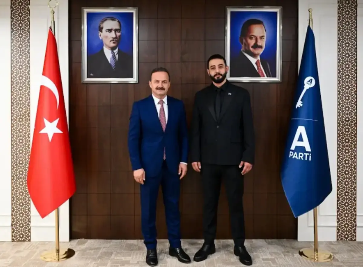 Mehmet Şef in oğlu Emre Yalçınkaya siyasete girdi, parti rozetini taktı 2
