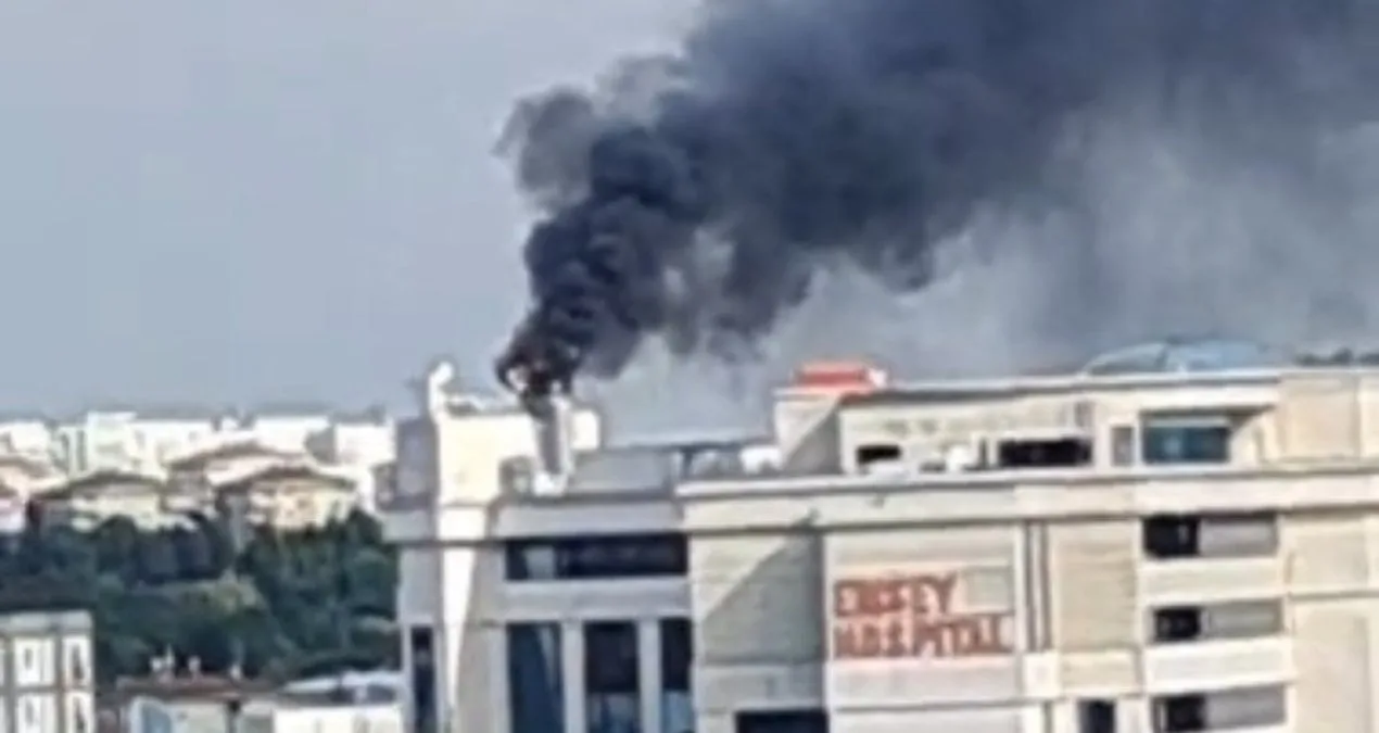 Emsey Hastanesi’nde Çatı Yangını: İtfaiye Mücadele Ediyor