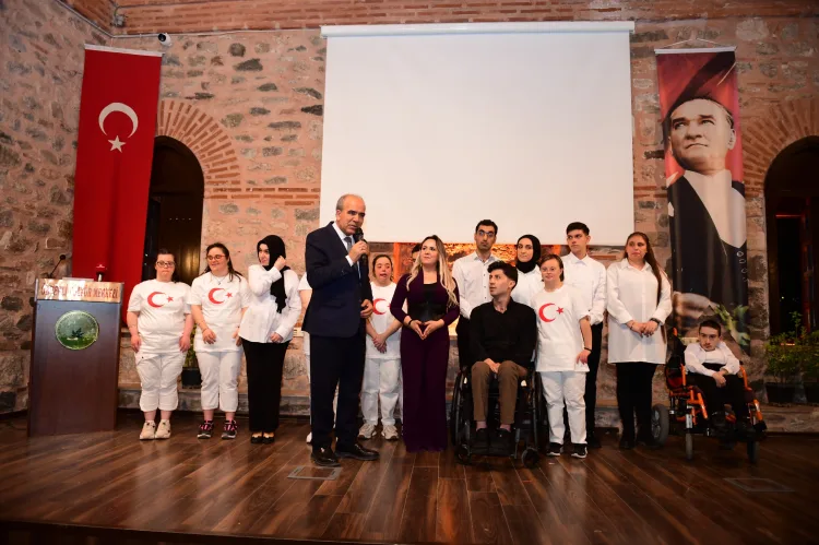 Engelli Çocuklardan Duygu Dolu Milli Gösteri