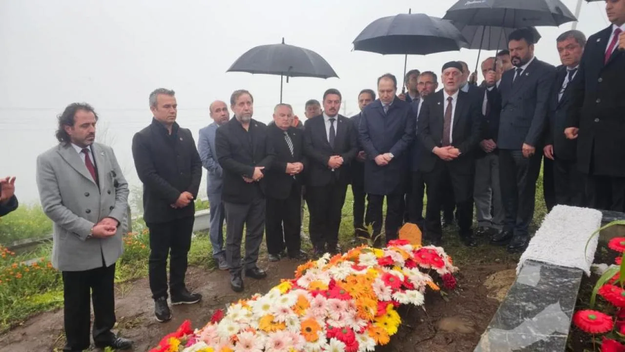 Erbakan, Bıçakla Öldürülen Genç İçin Taziyede Bulundu