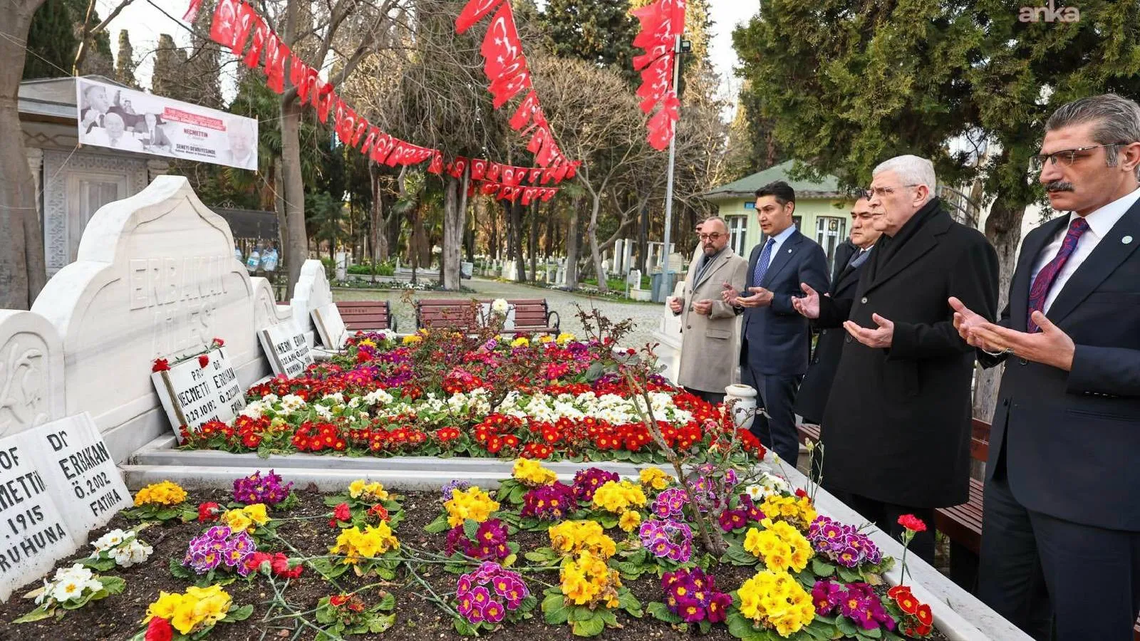 Erbakan’ı Kabri Başında Andılar