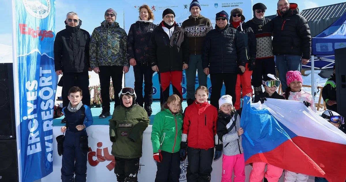 Erciyes’te 5. Diplomatik Kayak Yarışı Coşkusu!
