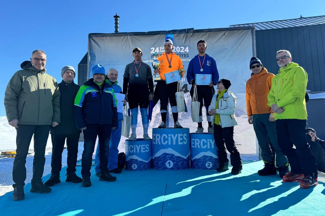 Erciyes’te Diplomatik Kayak Yarışı Heyecanı!