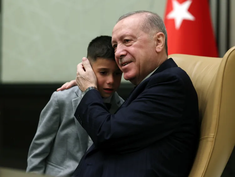 Erdoğan, 23 Nisan’da çocuklarla umut dolu buluştu