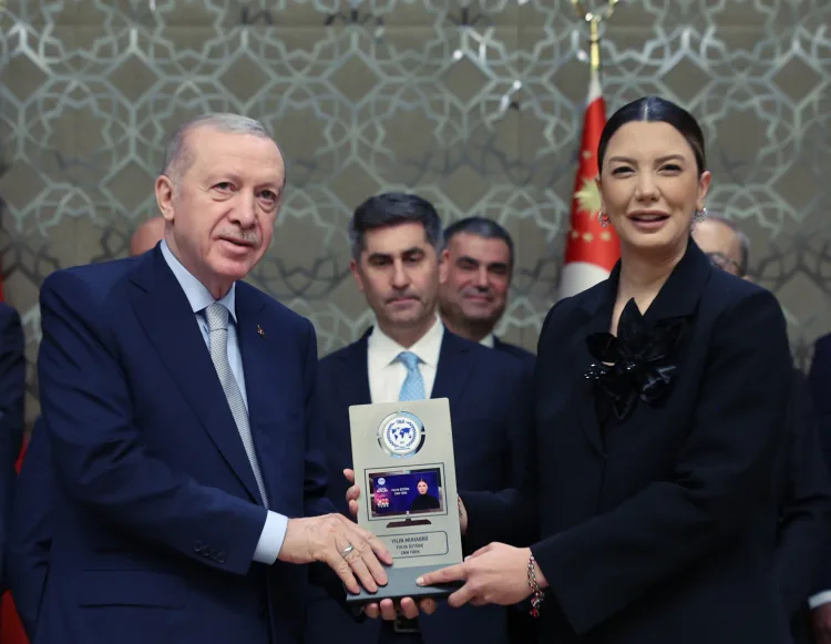 Erdoğan: Anadolu Medyası, Demokrasinin Teminatıdır