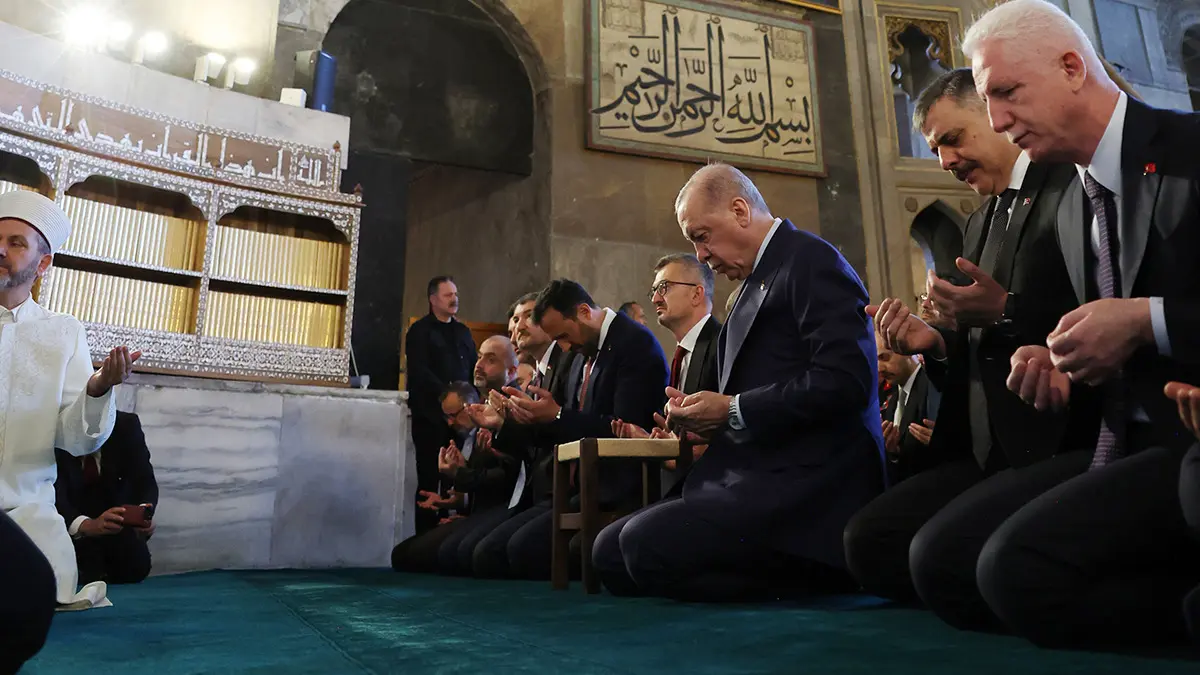 Cumhurbaşkanı Erdoğan Ayasofya da Kur’an okudu! 4