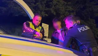Yedikleri cezaya inanamadılar! Toplamak için 3 kişi hesap makinesi kullandı