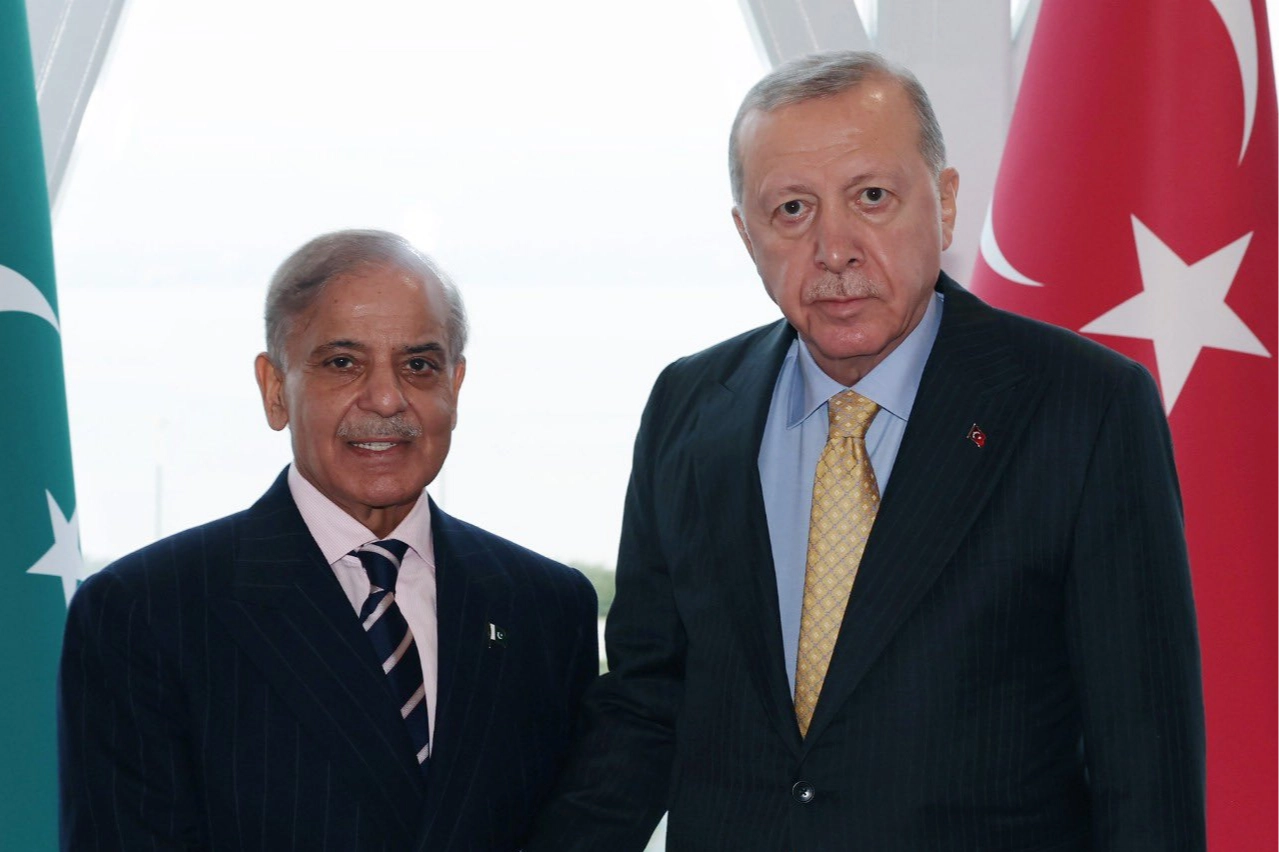 Erdoğan, Bakü’de Pakistan Başbakanı ile Görüştü