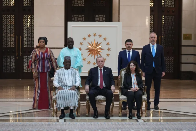 Erdoğan, Beş Büyükelçiyi Kabul Etti