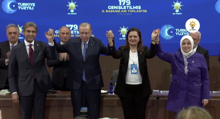 Erdoğan, CHP’li Başkanlara Rozet Takıp Sert Çıktı!