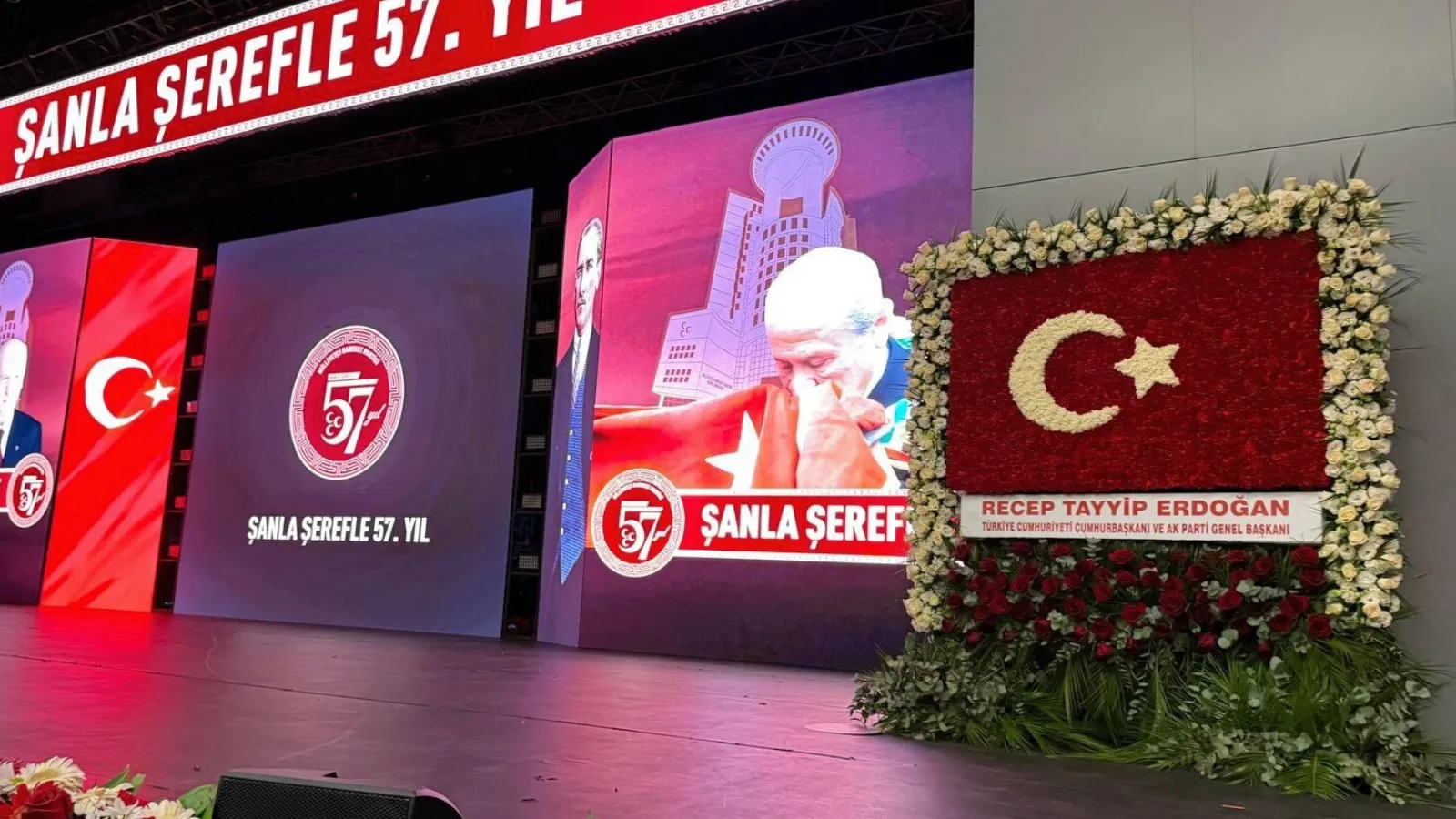 Erdoğan’dan MHP’ye 57. Yılda 57 Gül