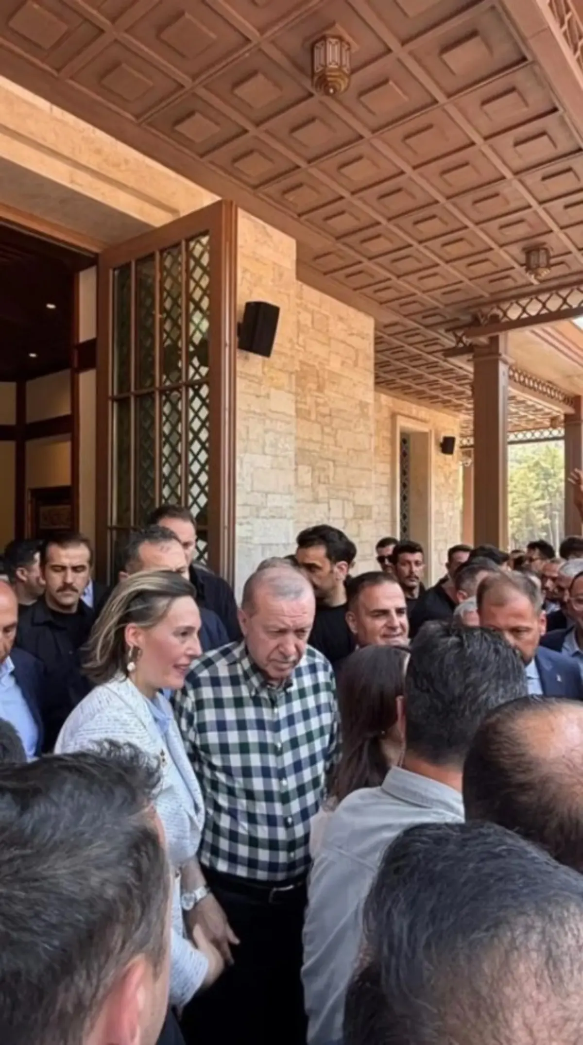Cumhurbaşkanı Erdoğan-Acar Ünlü diyaloguna Özgür Özel den yanıt!