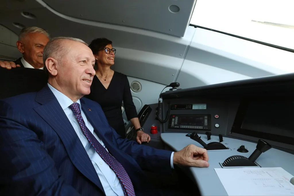 Erdoğan Hızlı Treni Kullandı, Yeni Proje Detaylarını Açıkladı
