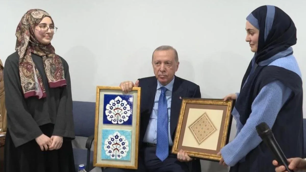 Erdoğan, İlahiyat Fakültesi Öğrencileriyle Buluştu