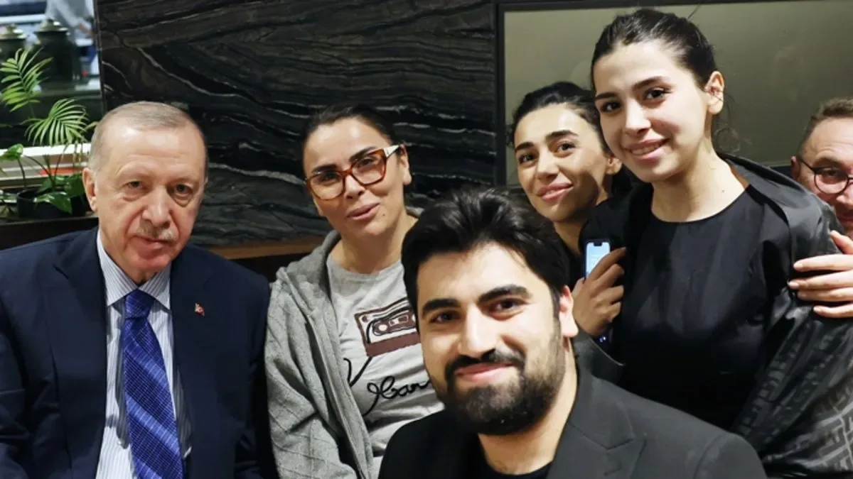 Erdoğan, Kafede Vatandaşlarla Çay Keyfi Yaptı!