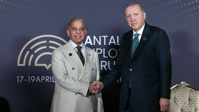 Erdoğan, Pakistan Başbakanı ile Ateşkes Üzerine Görüştü