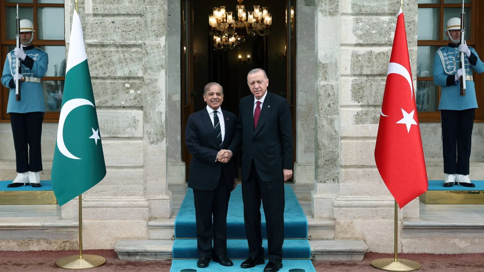 Erdoğan, Pakistan Başbakanı’nı İstanbul’da ağırladı