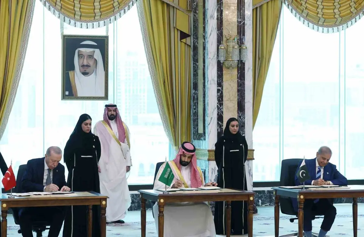 Son dakika | İmzalar atıldı! Cumhurbaşkanı Erdoğan Suudi Arabistan’da: 3 ülkeden kritik savunma hamlesi 9