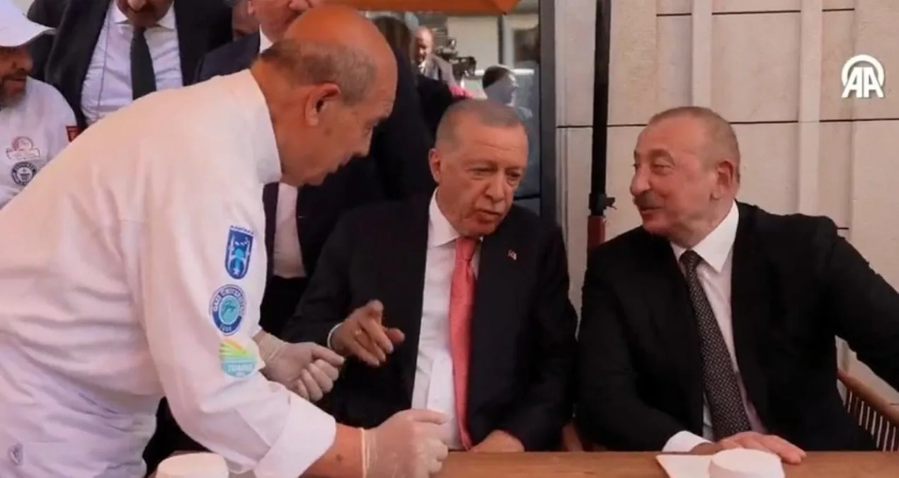 Erdoğan ve Aliyev Depremzedeleri Ziyaret Etti