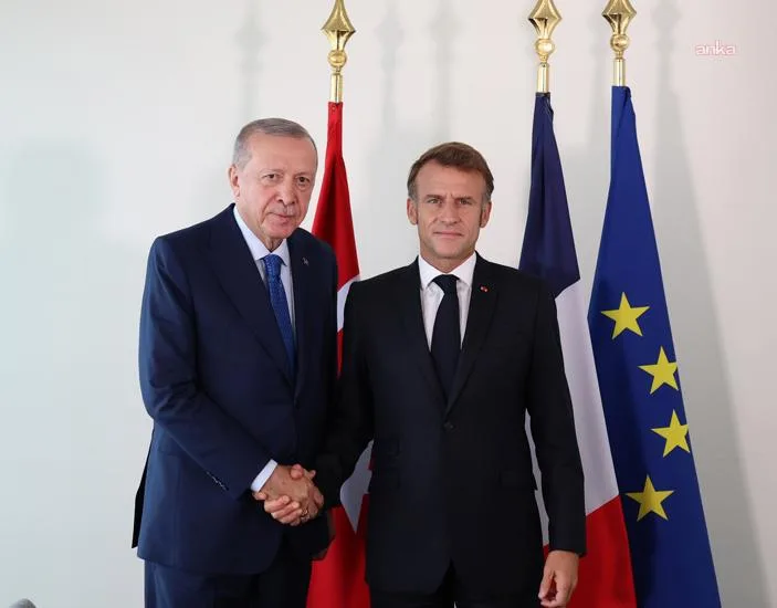 Erdoğan ve Macron’dan Ateşkes Üzerine Görüşme