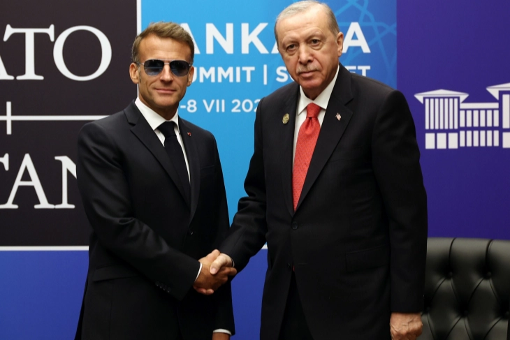 Erdoğan ve Macron, NATO Zirvesi’nde Buluştu!