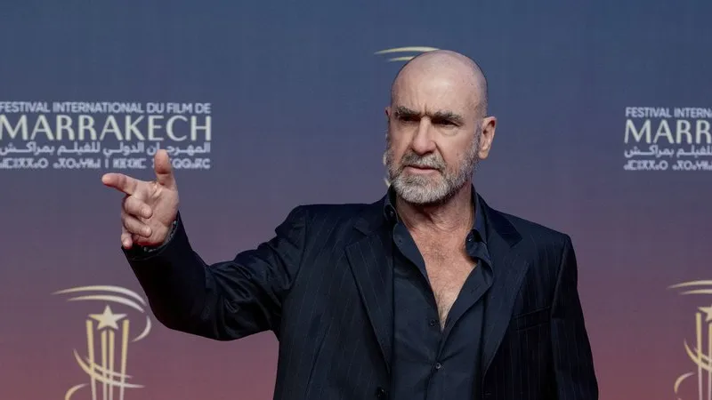 Eric Cantona’dan Trump’a Savaş Eleştirisi!