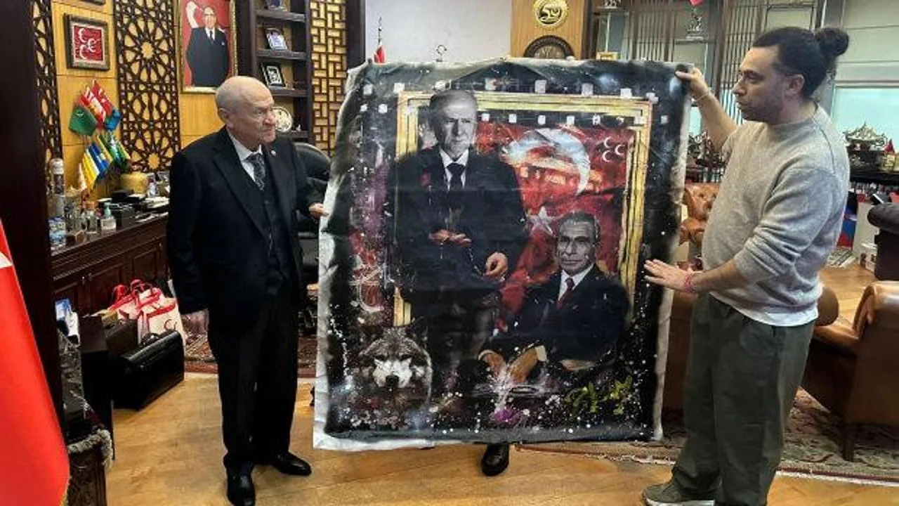Ersan Kay’dan Bahçeli’ye Özel Tablolar Hediyesi