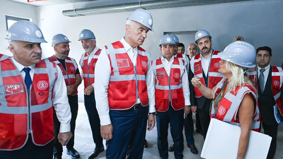 Ersoy, Diyarbakır Müzesi’nde İncelemelerde Bulundu