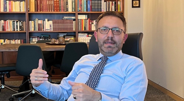 Eski AK Parti milletvekili ve eski Başbakan danışmanı Ertan Aydın fon soruşturmasında gözaltına alındı