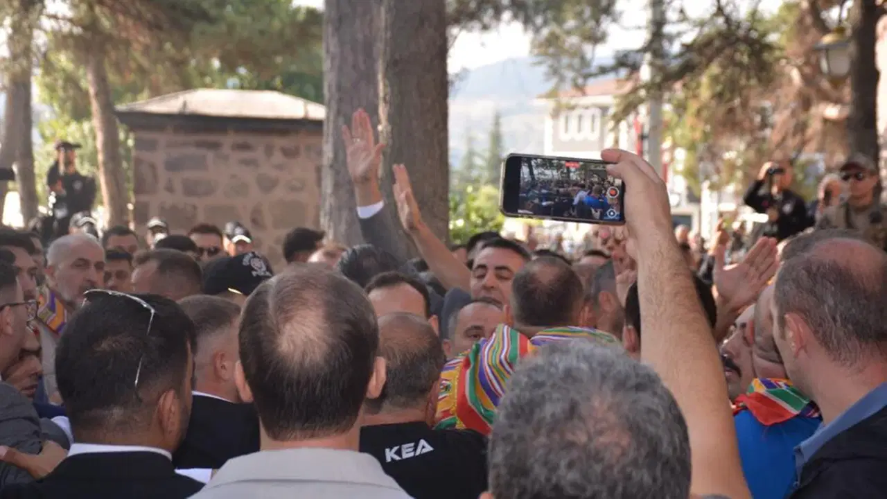 Ertuğrul Gazi Anma Töreninde Kavga Çıktı!