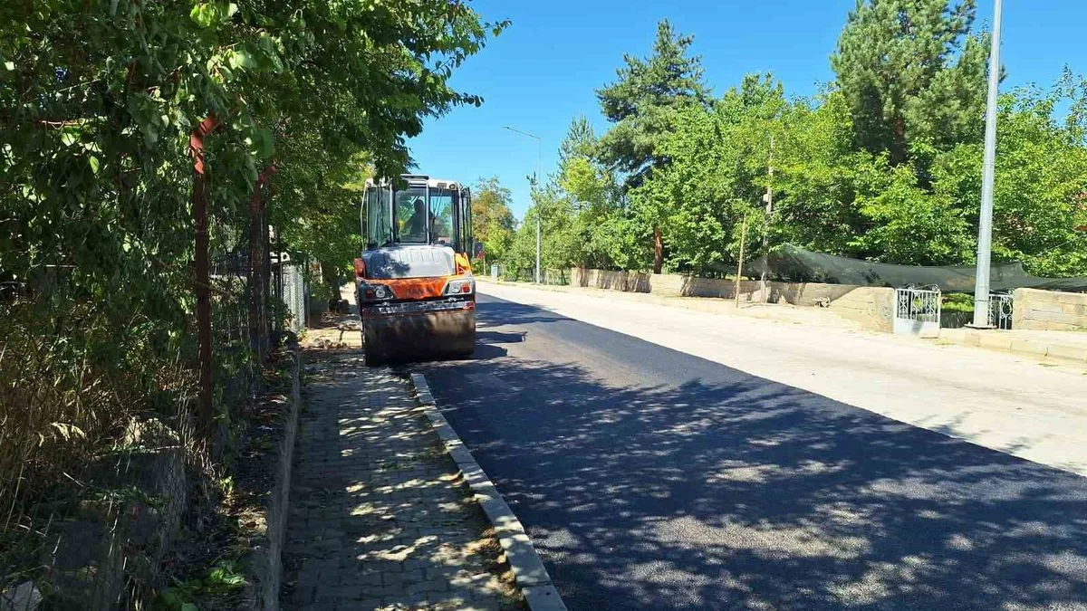 Erzincan Çağlayan’da Asfalt Çalışmaları ile Ulaşım Konforu Artıyor