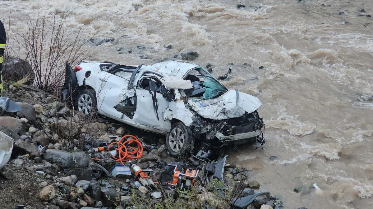 Erzincan’da Dereye Yuvarlanan Araçta 2 Ölü!