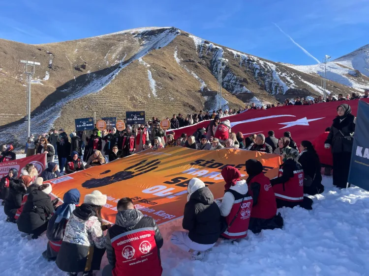 Erzurum’da Kadına Şiddete Karşı Farkındalık Yürüyüşü