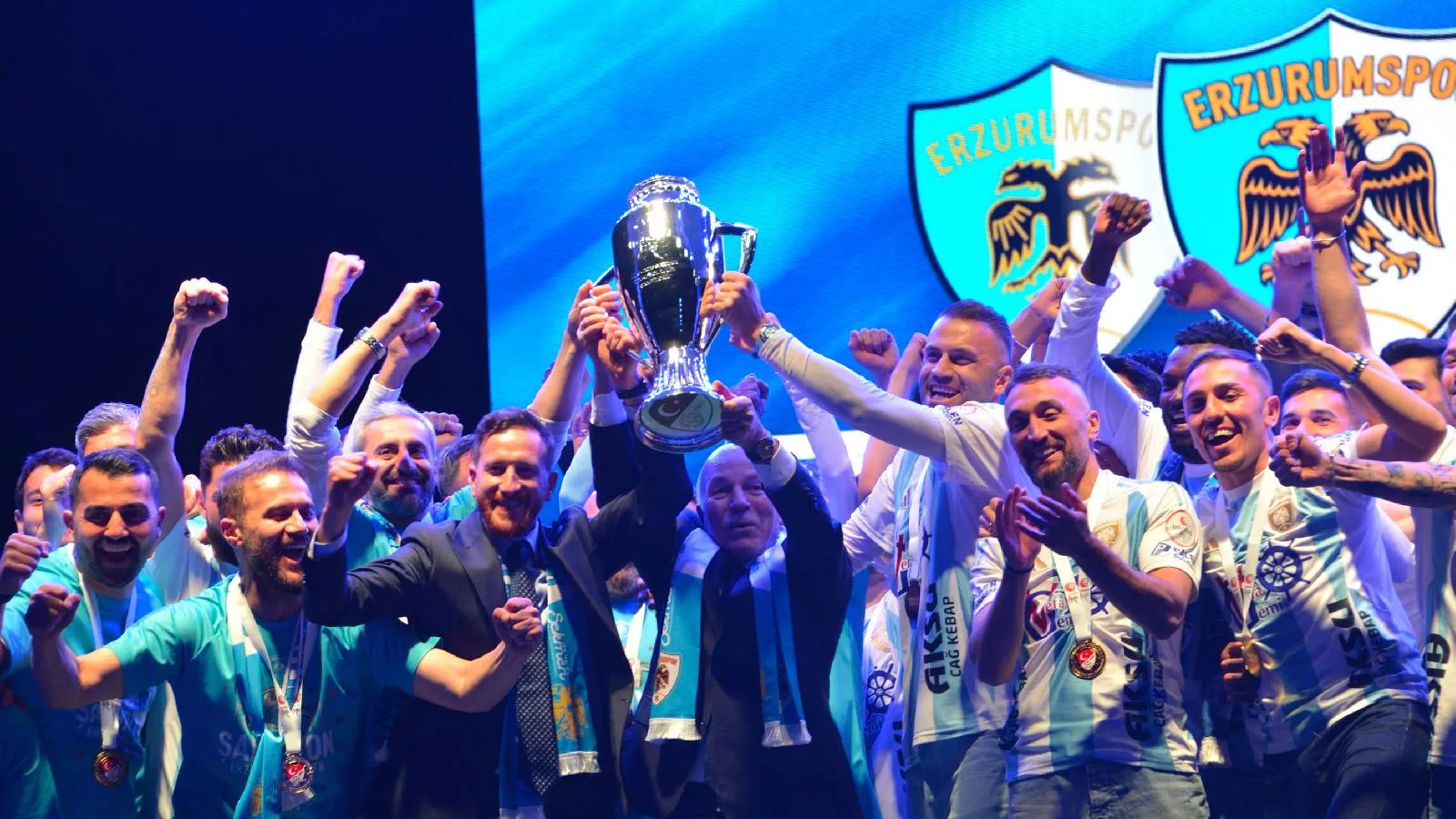 Erzurumspor FK, Şampiyonluğu Coşkuyla Kutladı!