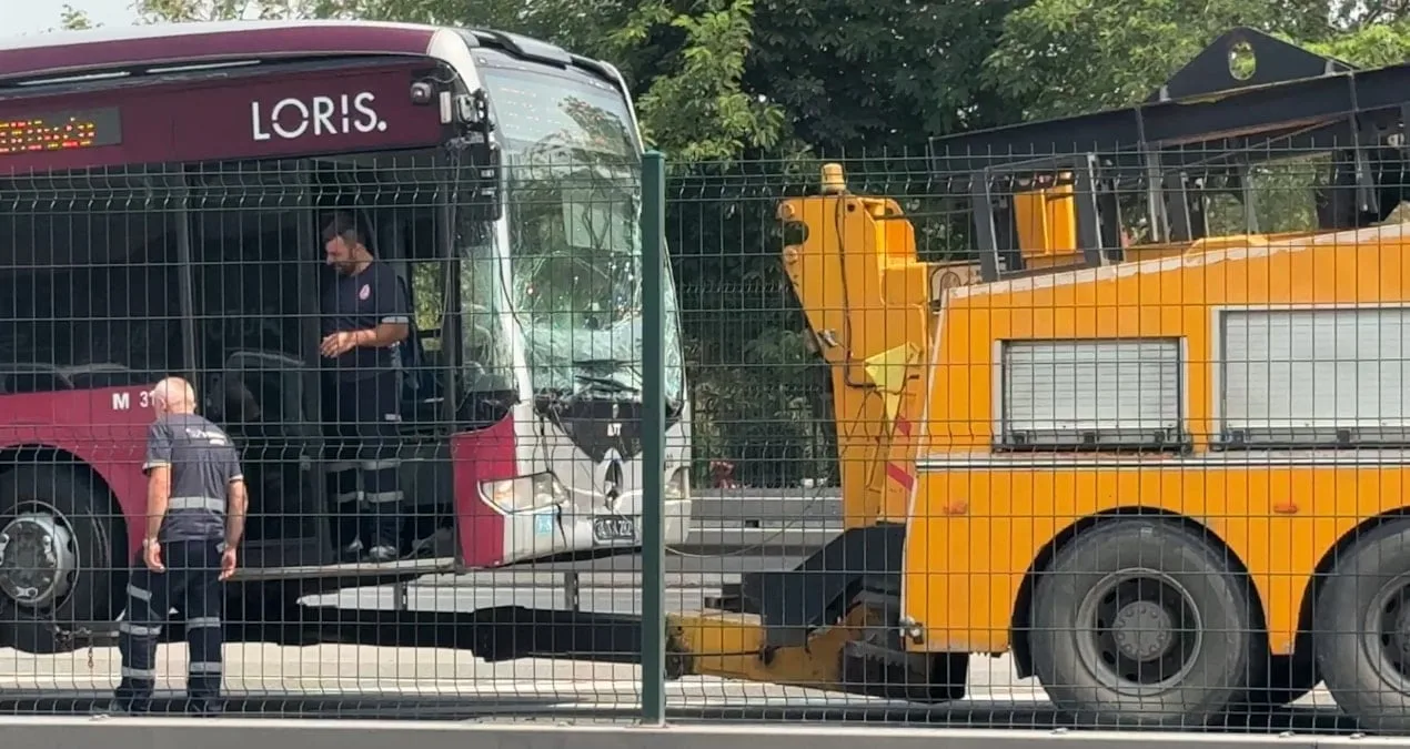 Esenyurt’ta Metrobüs Kazası: Yaralı Yok!