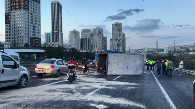 Esenyurt ta 11 araç birbirine girdi: 2 si ağır 6 yaralı var! 6